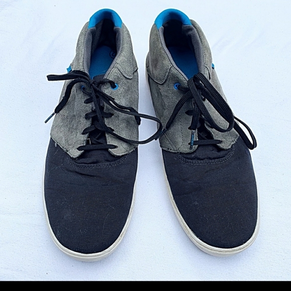 Van's Mid Top Skate Shoes - Picture 5 of 5